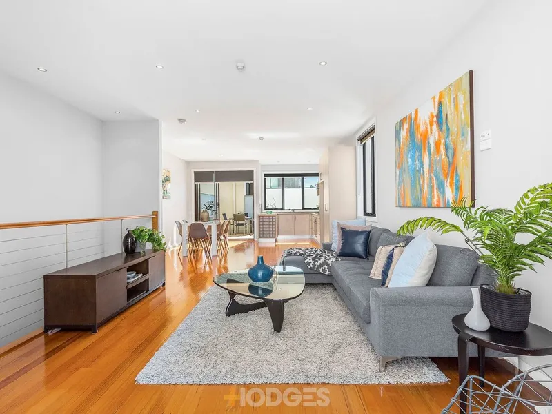 SENSATIONAL INNER CITY LIVING