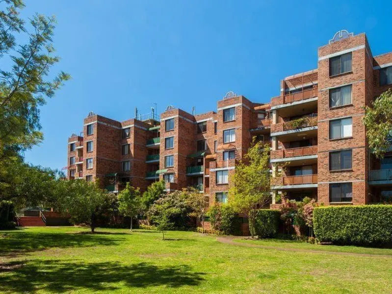 SPACIOUS 3 BEDROOM APARTMENT