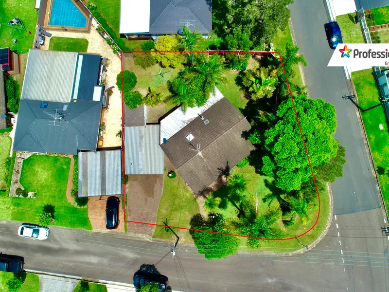 632m2 Corner block with 2 street frontages!