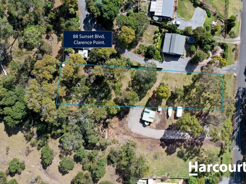 Fully Fenced, 1658sqm Lot, River Views