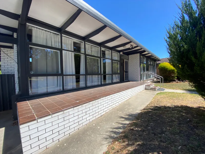 WELL PRESENTED HOME OVERLOOKING MARYBOROUGH GOLF COURSE