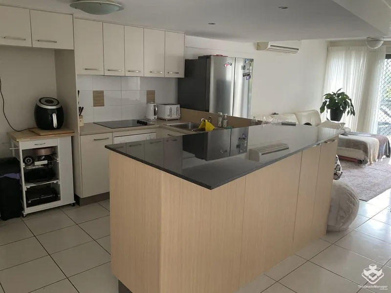 3 BEDROOM 2 BATHROOM TWO STOREY APARTMENT ON KAWANA ISLAND