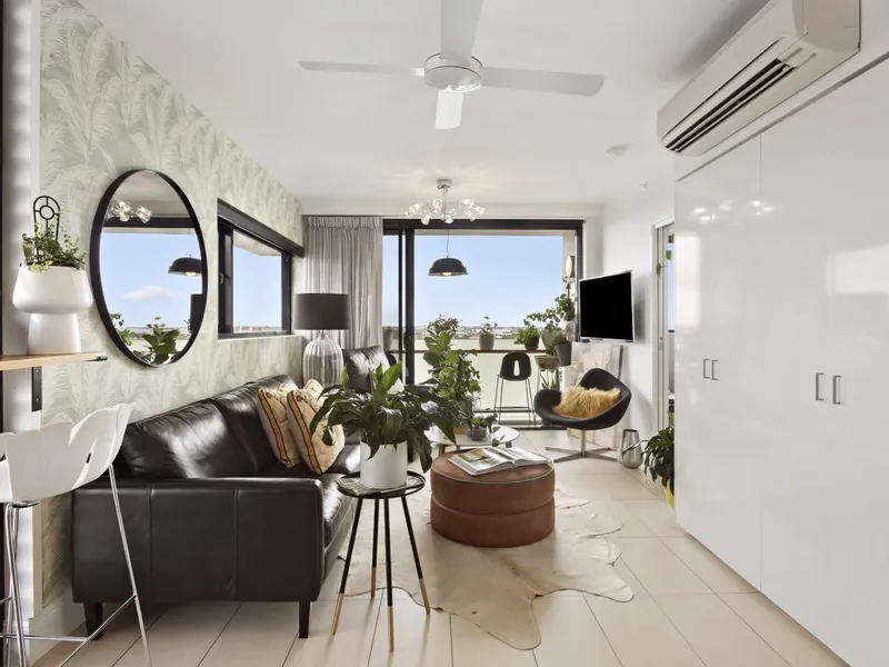 Hamilton Stunner With Amazing Views