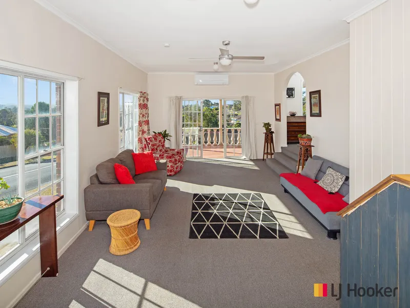 Bring this charming home back to her former glory !