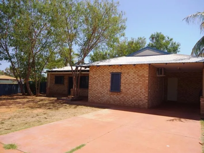 PRICE REDUCED NOW - $695.00pw & PETS CONSIDERED