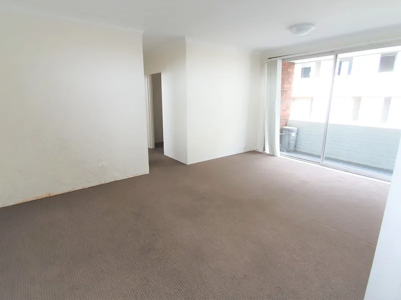 Well Maintained 2 Bedroom unit in a Block of 6 Units  