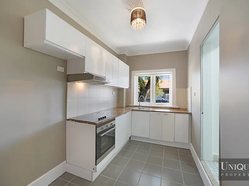 Recently Renovated Home /office 