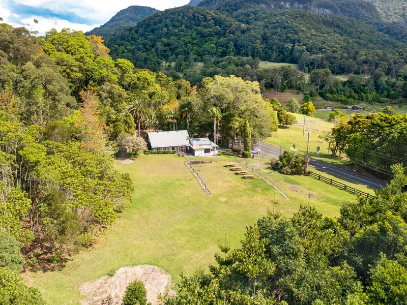 MULTIDIMENSIONAL PROPERTY IN ONE OF QUEENSLANDS UNTOUCH SCENIC RETREATS