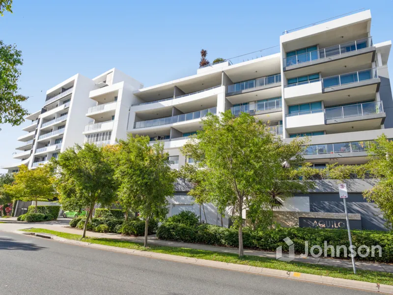 SPACIOUS, MODERN RESORT LIVING