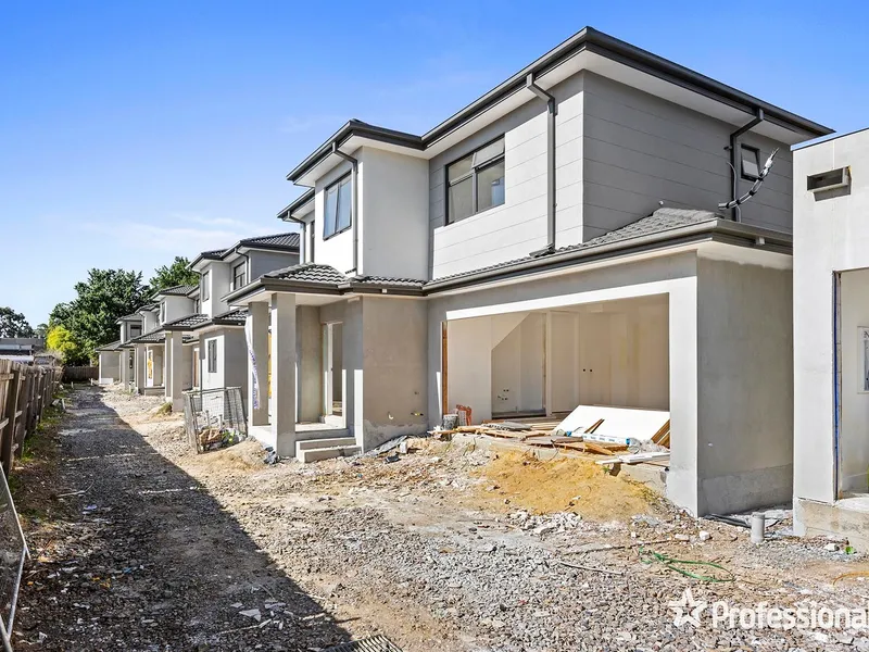 TERRIFIC OFF THE PLAN TOWNHOUSES IN HEART OF CROYDON