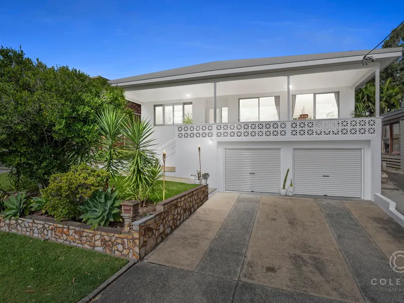 Palm Springs fuses Lakeside cottage charm