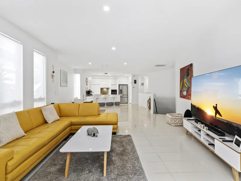 CLASSY TOWN HOUSE - AZURRA ISLAND