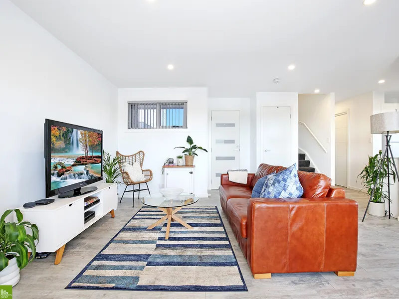 STUNNING TOWNHOUSE WITH VIEWS FOREVER! 