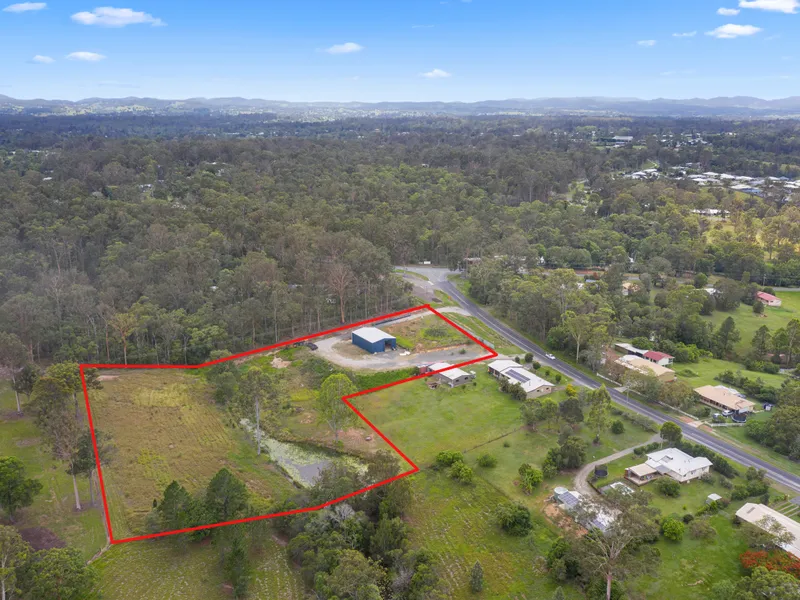 SMALL ACREAGE CLOSE TO TOWN