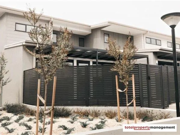 Modern 3 Bedroom Townhouse!