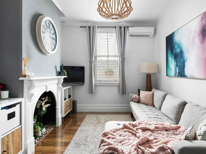 Stylish inner city Crescent living, South of Bell Street