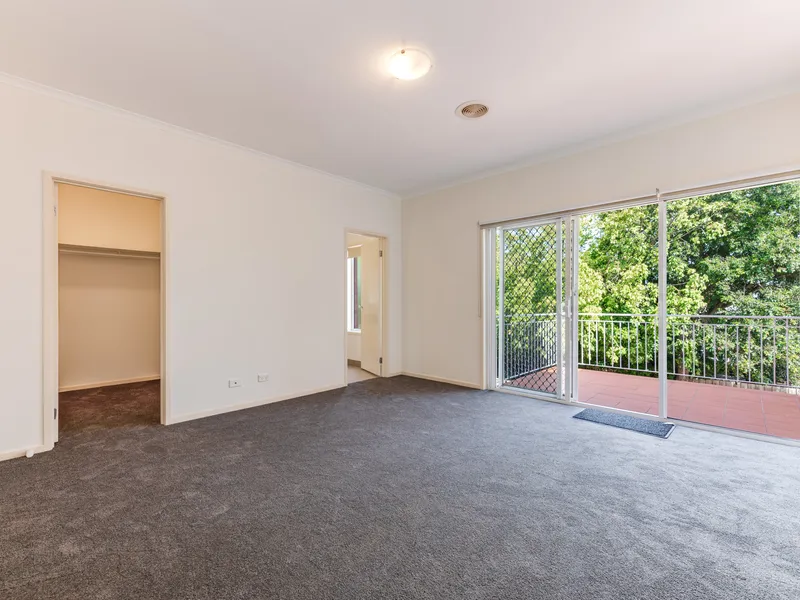Modern Living and Fantastic Location