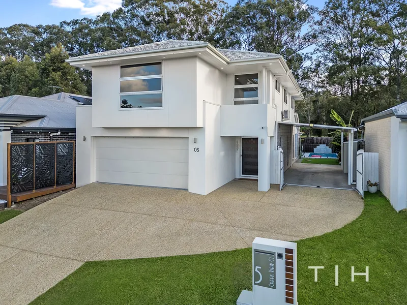 Luxurious Lawnton Living