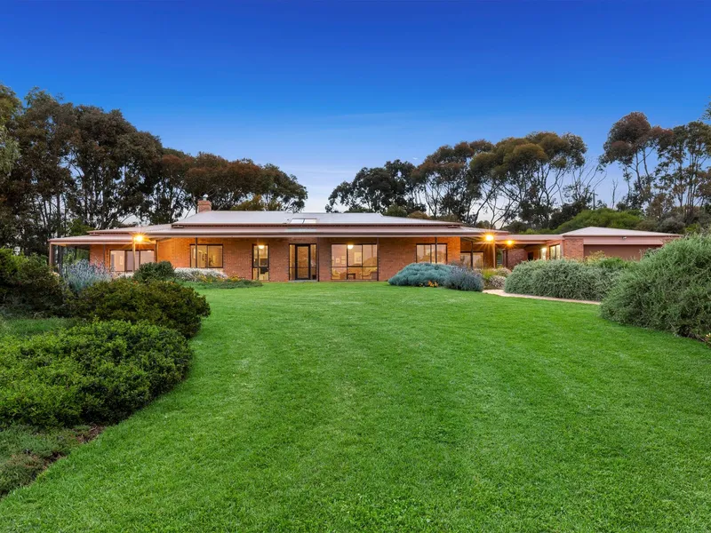 Semi-Rural Living with Prized Panorama