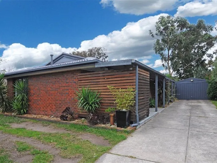 Lovely 3 bedroom family home with renovated kitchen with dishwasher