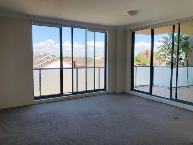 MODERN THREE BEDROOM APARTMENT