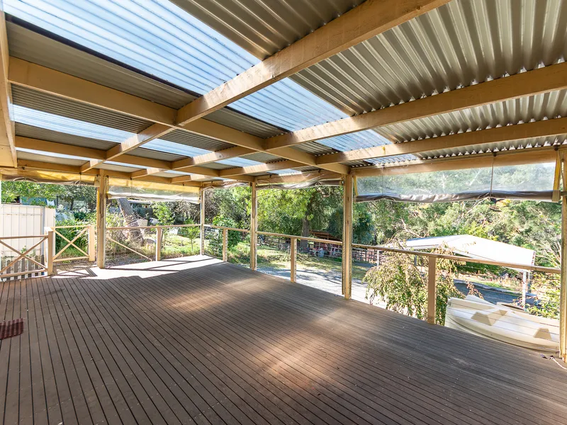 Well-proportioned weatherboard home - Nicely decorated - Handy location - 784m2 block