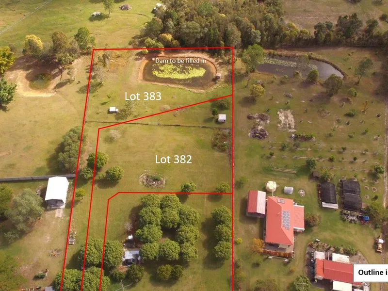 GLIMPSES OF THE GLASSHOUSE MOUNTAINS 