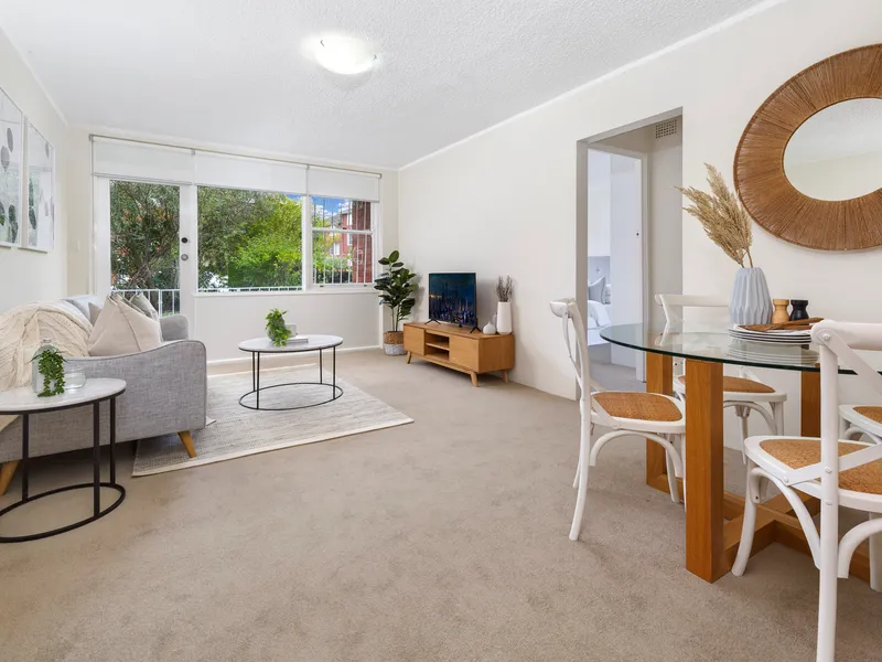 Market Entry Apartment Freshly Renovated & Conveniently Located
