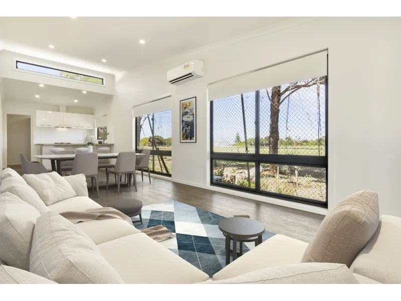 Display Investment 7% Net