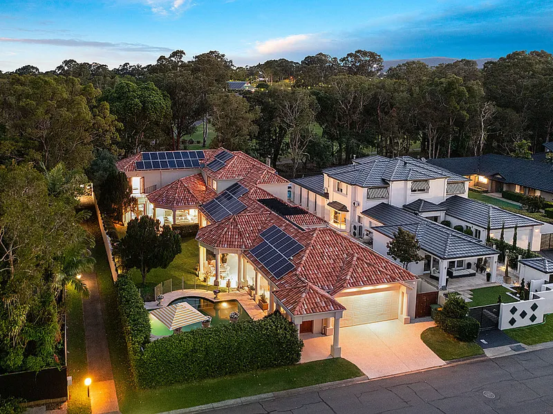 Exceptional European-Inspired Entertainer