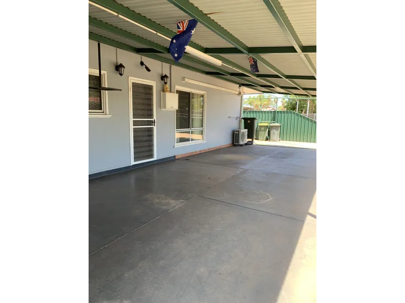 LARGE 4 BEDROOM HOME - WALK TO ALL AMENITIES!