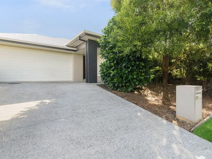 Stylish and Modern 4 Bedroom Rental House in Desirable Maudsland Location