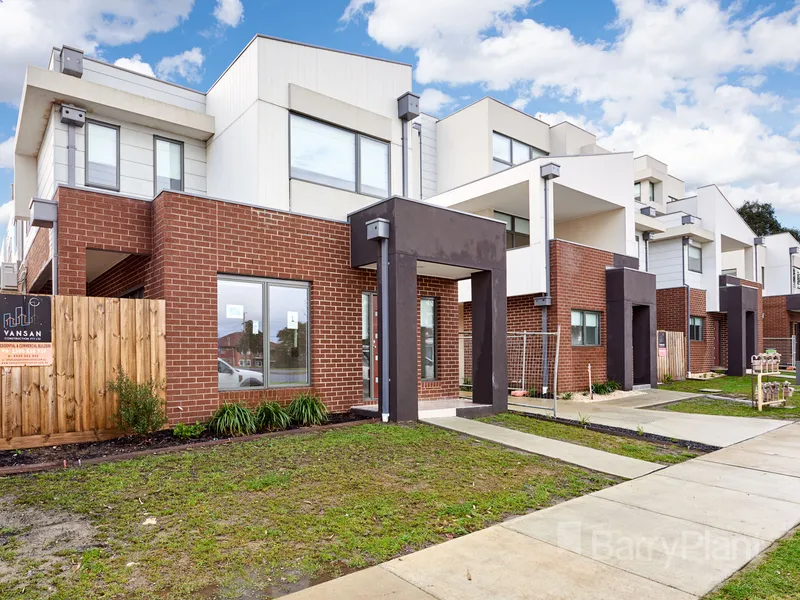 16 BRAND NEW TOWNHOUSES AVAILABLE - TAKE YOUR PICK OF THE BUNCH!