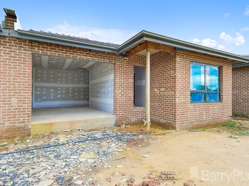 BRAND NEW UNIT IN THE HEART OF LONGWARRY!