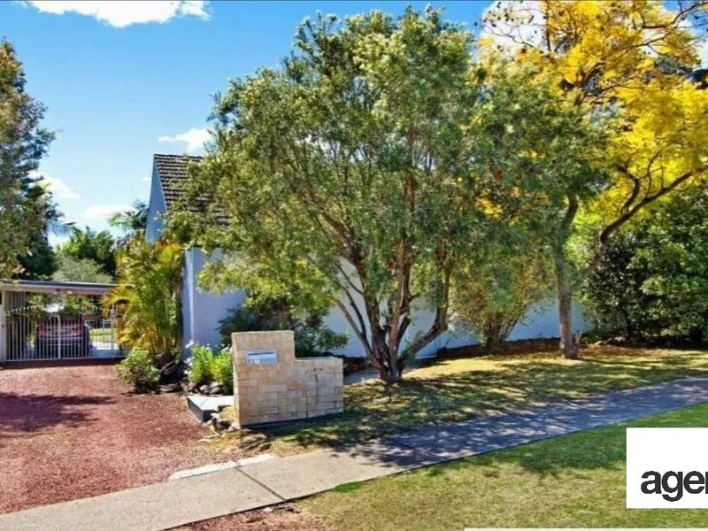 Large Home With Side Access Plus Shed