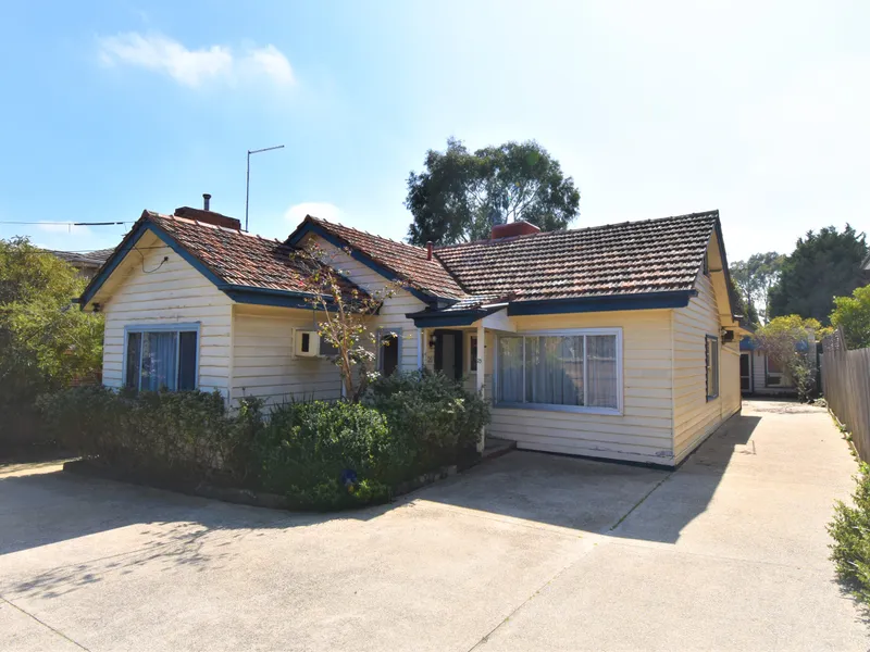 Large Family Home in a Perfect Location!