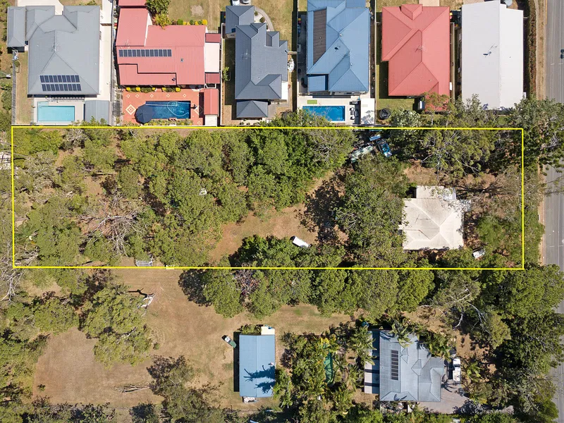 Wonderful Acreage Lifestyle. 100+ year old Queenslander. Suburban Conveniences.