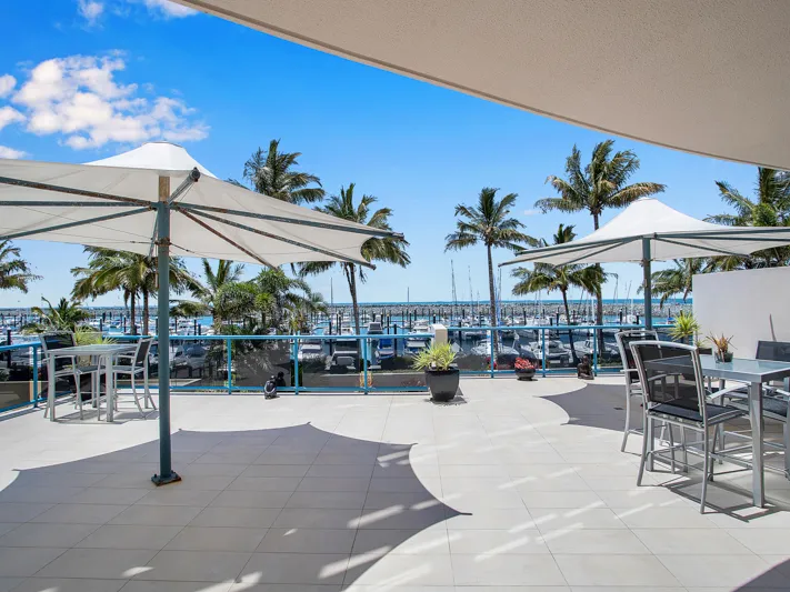 HOME SIZE LUXURY APARTMENT AT MACKAY MARINA - 429 SQM