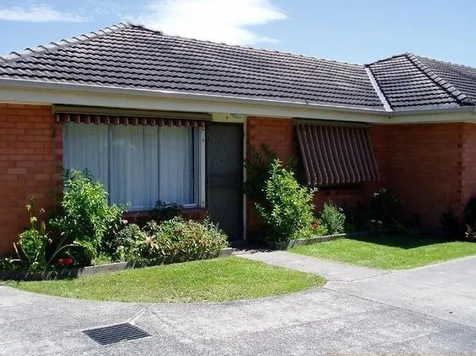 Freshly Painted 2 Bedroom Unit In Central Dandenong