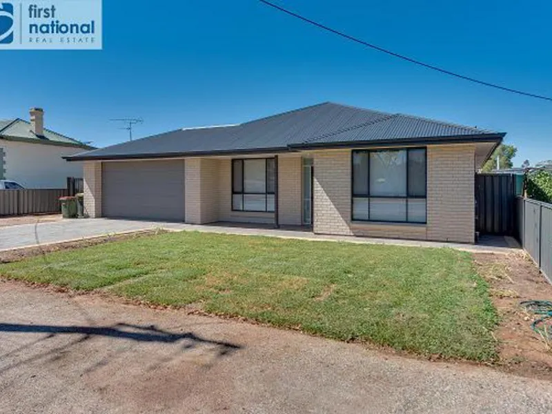 NEAR NEW MODERN HOME