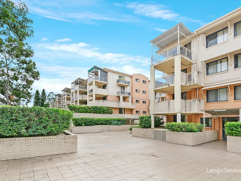 Stylish third floor apartment footsteps from everyday amenities