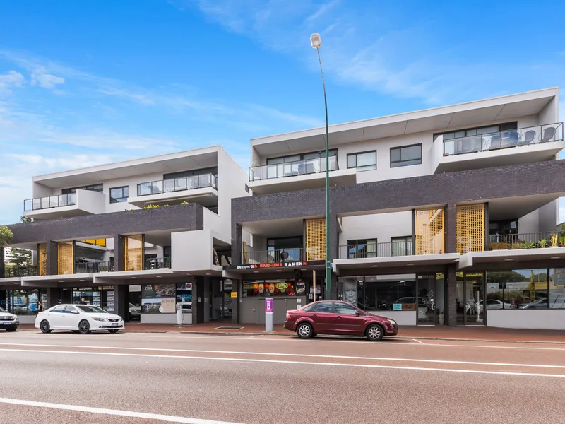 EASY AND CONVENIENT CAFE STRIP LIVING!