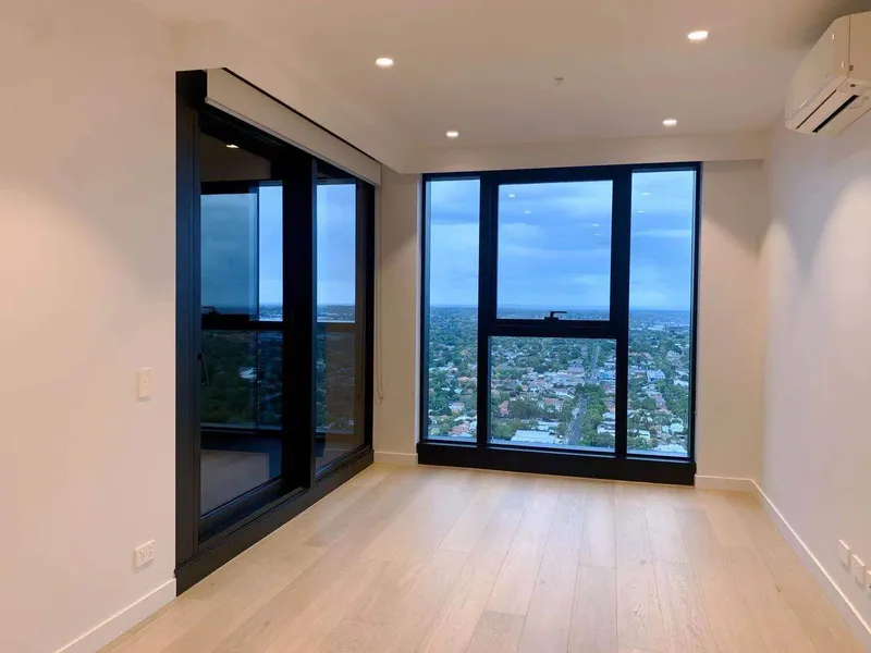 Stunning one-bedroom apartment in Box Hill centre - with a car park