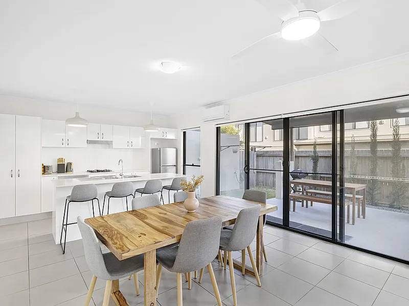 Low maintenance townhouse in prime location!