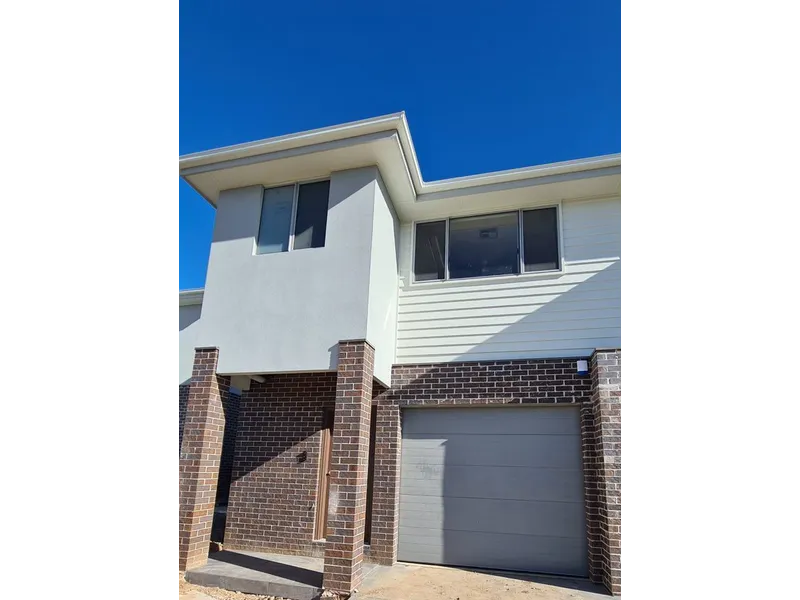 🏡 Charming 4-Bedroom Home in the Popular Wallis Creek Estate! 🌟 Seeking a Superstar Tenant! 🌟