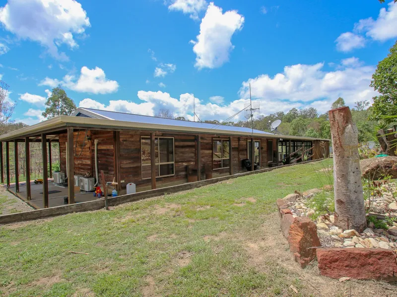 30ac + Cute Log Cabin Home