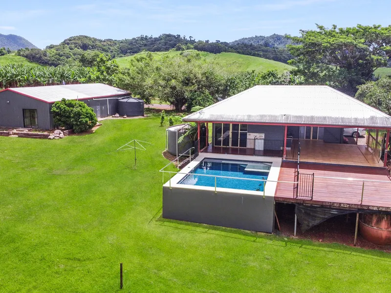 Country Living - 5 Bay Shed - Stables - Pool - Close to Town