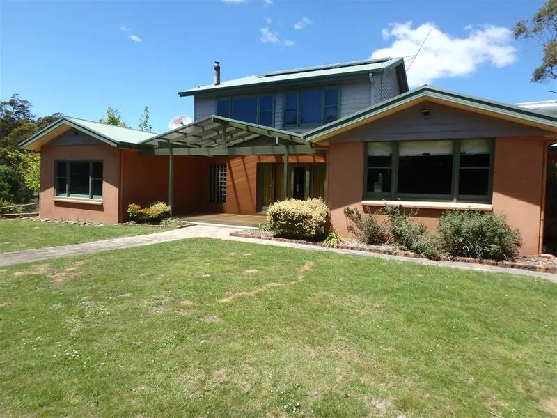 Privacy, 5 Bedrooms and 3 Living spaces
