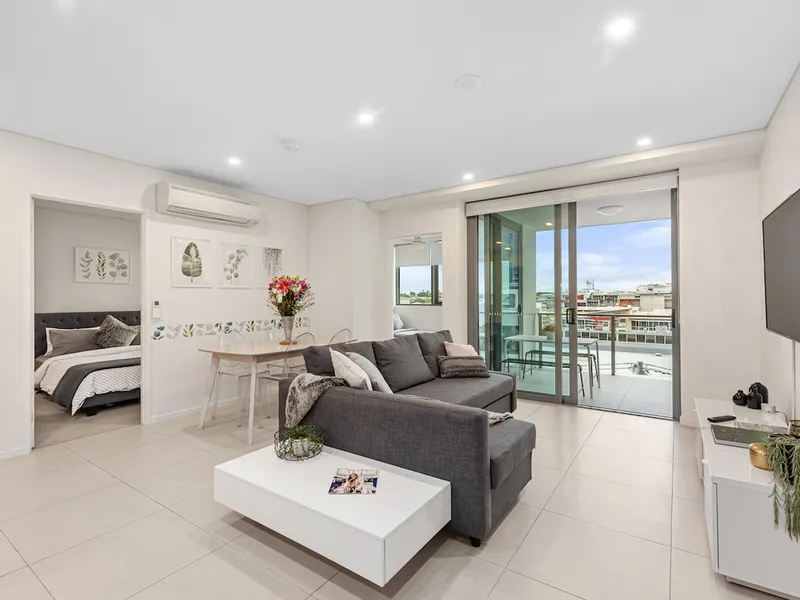 Super Central ~ 2 Bed/2 Bath/1 Car + Balcony