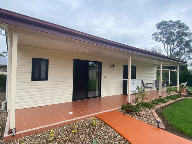 NEAT & MODERN 1 BEDROOM GRANNY FLAT